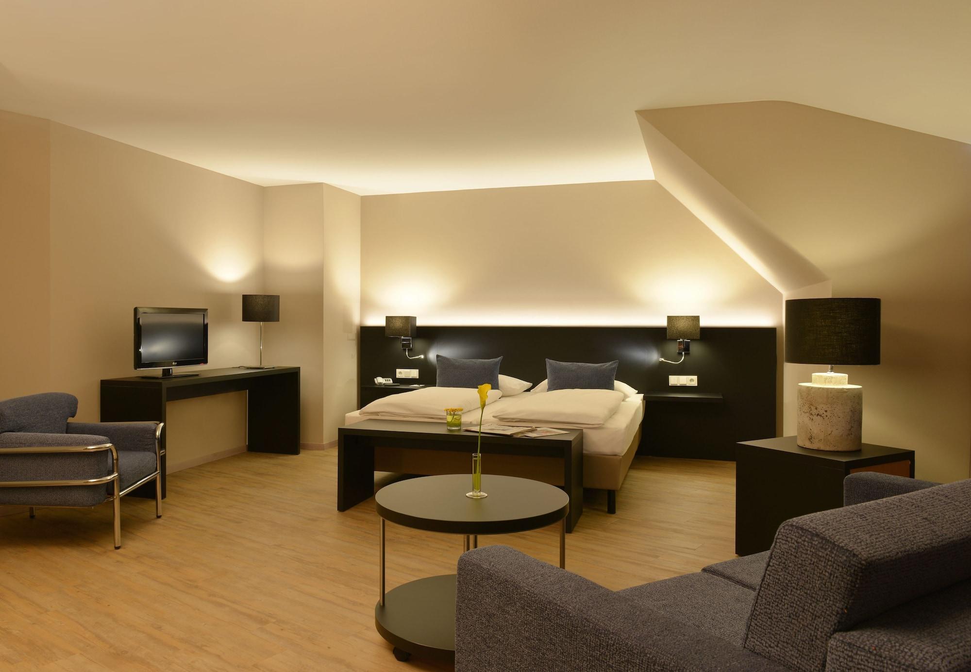 Relexa Waldhotel Schatten Stuttgart Bagian luar foto