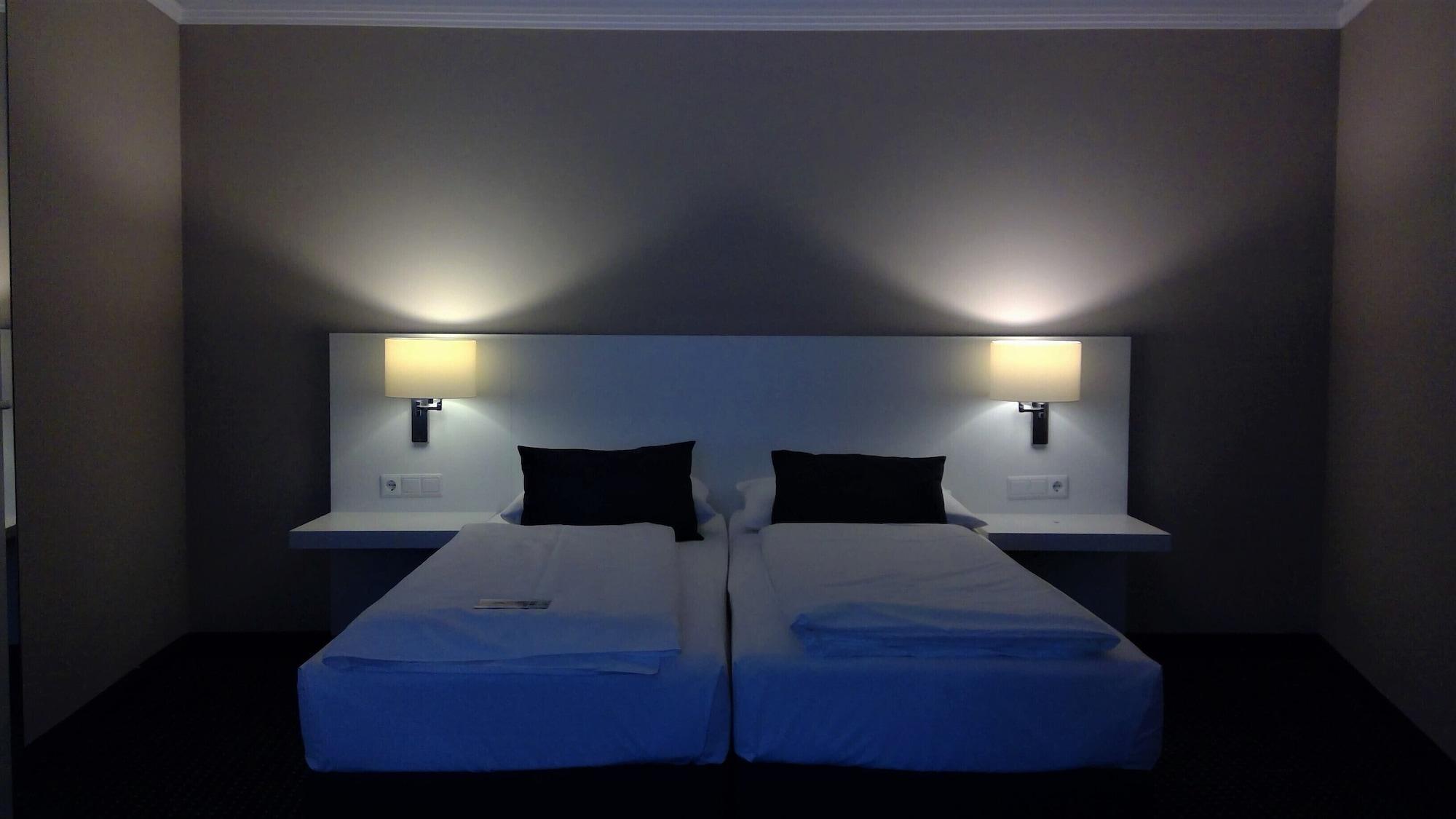 Relexa Waldhotel Schatten Stuttgart Bagian luar foto
