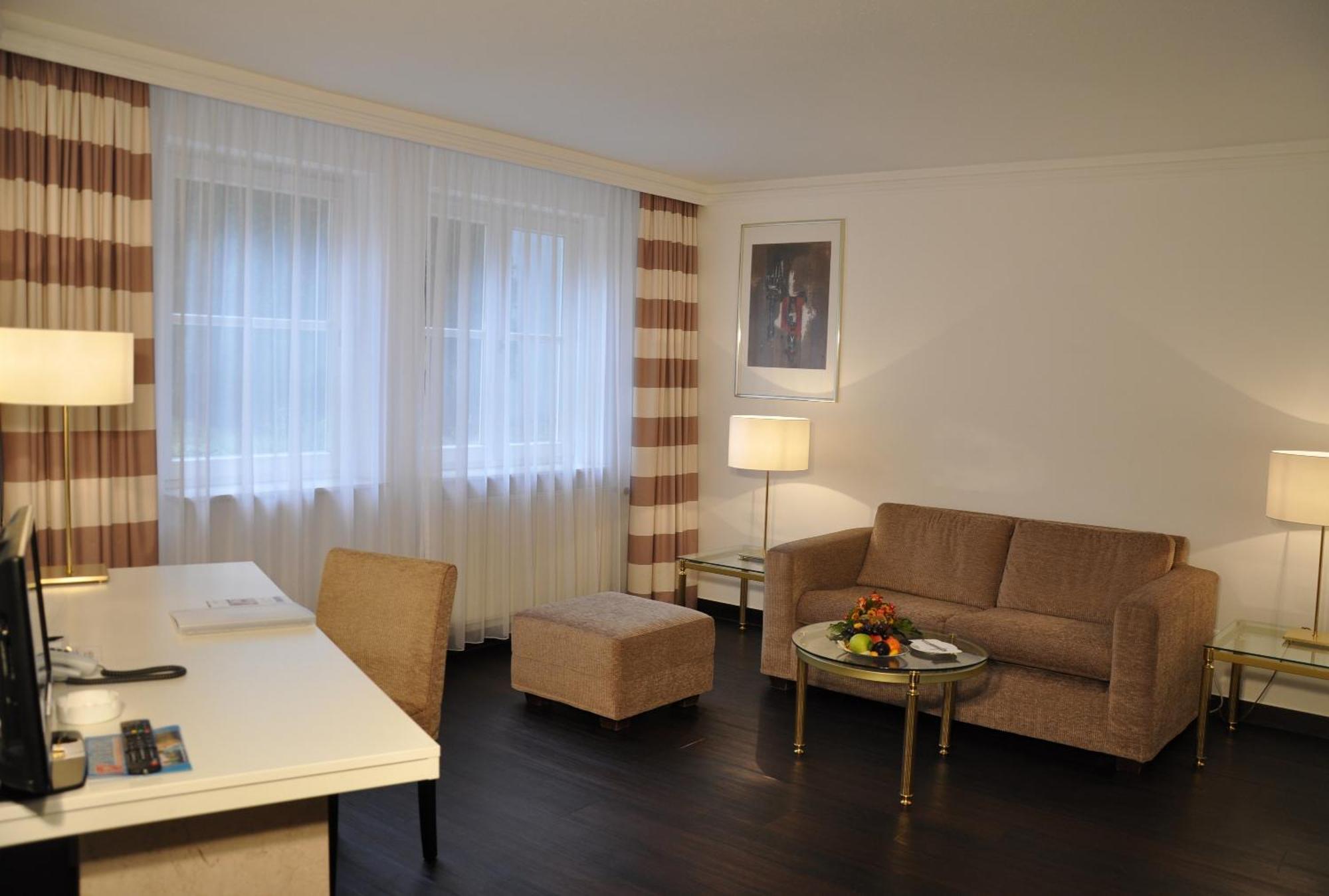 Relexa Waldhotel Schatten Stuttgart Ruang foto
